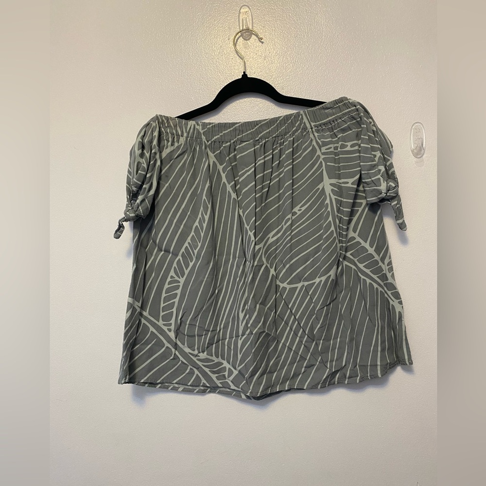 COPY - Kamea Designs Hawaiian Print Blouse